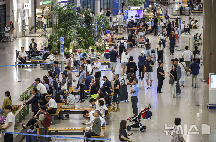 [인천공항=뉴시스] 인천국제공항 제1여객터미널 입국장. (사진=뉴시스DB) 2024.11.30. photo@newsis.com *사진은 기사와 직접 관련 없음