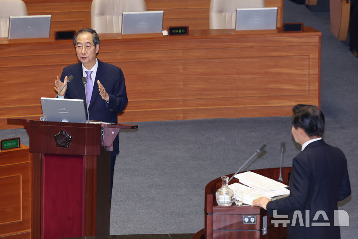 [서울=뉴시스] 고승민 기자 = 한덕수 국무총리가 10일 서울 여의도 국회에서 열린 제418회 국회(정기회) 제5차 본회의 외교, 통일, 안보에 관한 질문에서 정동영 더불어민주당 의원 질의에 답하고 있다. 2024.09.10. kkssmm99@newsis.com