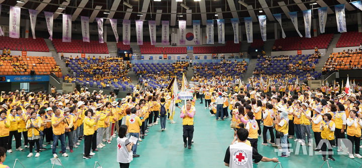 [수원=뉴시스] 11일 수원실내체육관에서 열린 2024년 경기도 적십자 봉사원대회. (사진=경기적십자 제공) 2024.09.11. photo@newsis.com