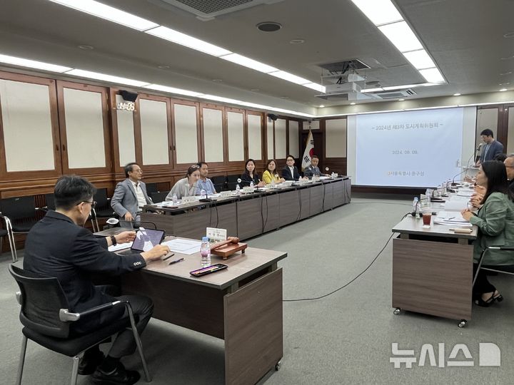 [서울=뉴시스]중구는 지난 9일 제3차 구 도시계획위원회를 열고 신당동 432-2241번지 일대 높이 완화안을 원안 가결했다고 11일 밝혔다. 남산 고도제한 규제 완화 고시 이후 진행된 첫 완화 심의다. (사진=서울 중구 제공). 2024.09.11. photo@newsis.com 