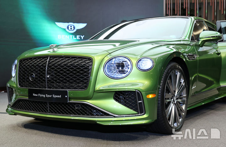 [서울=뉴시스] 황준선 기자 = 11일 서울 동대문구 벤틀리 타워에서 벤틀리의 신차 더 뉴 플라잉스퍼 스피드가 공개돼 있다. 2024.09.11. hwang@newsis.com