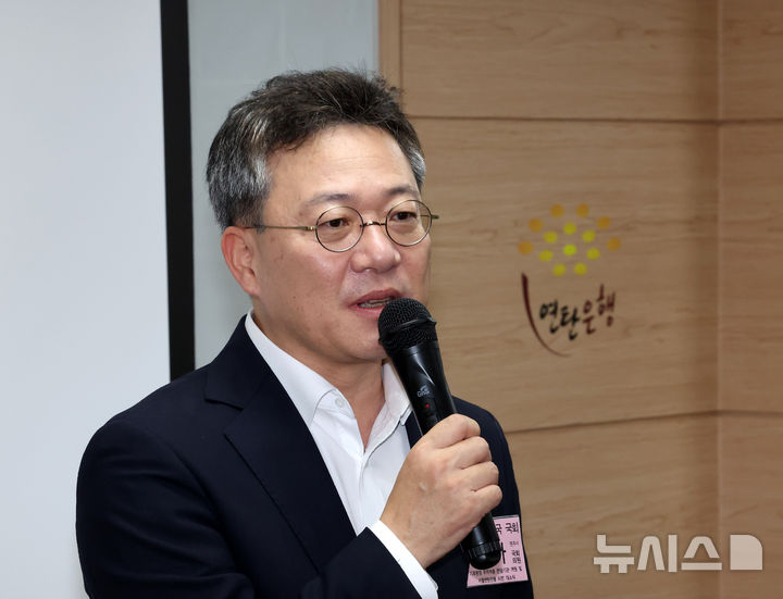 [서울=뉴시스] 김명년 기자 = 박정하 국민의힘 의원이 지난해 9월11일 오후 서울 용산구 동자동 밥상공동체 서울연탄은행에서 열린 기후환경 취약계층 전담기관 개원 및 서울연탄은행 이전 개소식에서 축사를 하고 있다. 2024.09.11. kmn@newsis.com