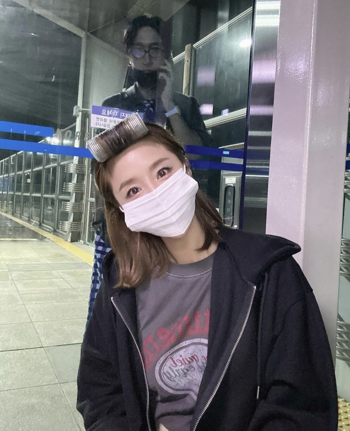 [서울=뉴시스] 그룹 '코요태' 신지가 멤버 김종민, 빽가와의 일상을 공개했다. (사진=신지 인스타그램 캡처) 2024.09.12. photo@newsis.com *재판매 및 DB 금지