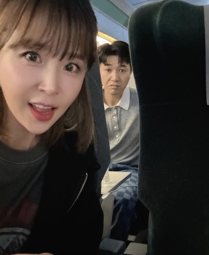 [서울=뉴시스] 그룹 '코요태' 신지가 멤버 김종민, 빽가와의 일상을 공개했다. (사진=신지 인스타그램 캡처) 2024.09.12. photo@newsis.com *재판매 및 DB 금지