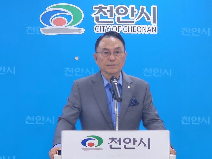 [천안=뉴시스] 박우경 기자 =12일 박상돈 충남 천안시장이 대법원의 상고심 결과에 대한 소회를 밝히고 있다. 2024.9.12 spacedust1@newsis.com *재판매 및 DB 금지