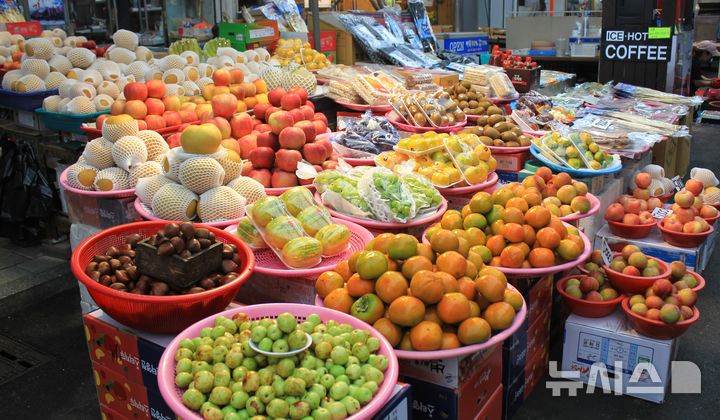 [포항=뉴시스] 송종욱 기자 = 포항죽도시장 태성청과. 2024.09.12. sjw@newsis.com