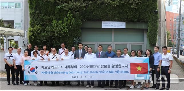 [서울=뉴시스]서울시 120다산콜재단이 지난 17년간 축적한 상담데이터베이스(DB) 등 상담 서비스 기술과 노하우를 바탕으로 국제 협력을 확대하고 있다고 13일 밝혔다. (사진=서울시 제공). 2024.09.13. photo@newsis.com 