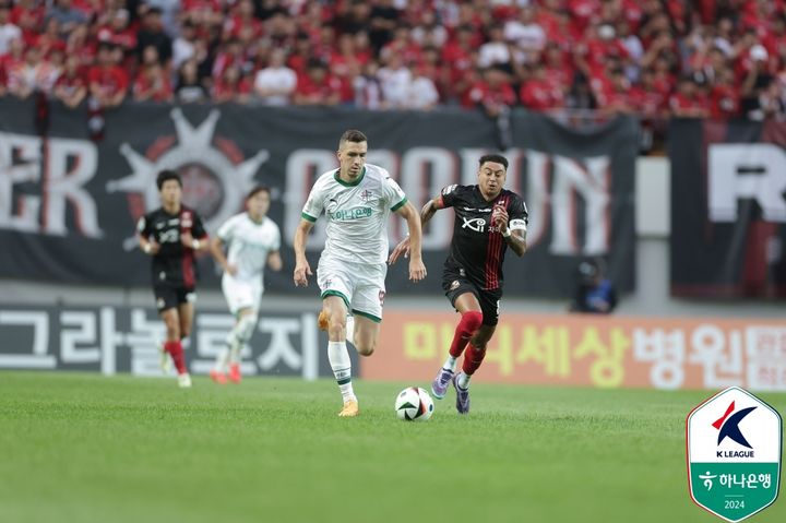 [서울=뉴시스] 프로축구 K리그1 대전하나시티즌의 안톤(왼쪽), FC서울의 린가드. (사진=한국프로축구연맹 제공) *재판매 및 DB 금지