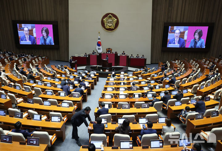 [서울=뉴시스] 고승민 기자 = 한덕수 국무총리가 12일 서울 여의도 국회에서 열린 제418회국회(정기회) 제7차 본회의 대정부질문(교육·사회·문화)에서 김미애 국민의힘 의원 질의에 답하고 있다. 2024.09.12. kkssmm99@newsis.com