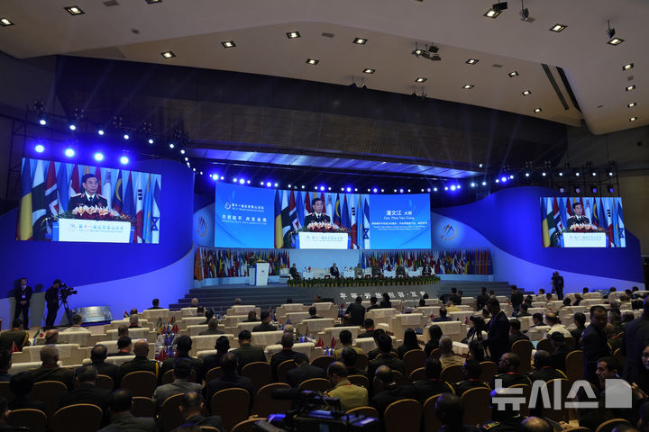 [베이징=AP/뉴시스] 중국 베이징 국제회의센터에서 17일부터 19일까지 제12회 베이징 샹산포럼이 개최된다. 사진은 지난해 9월 13일 열린 샹산포럼 현장 모습. 2025.09.17