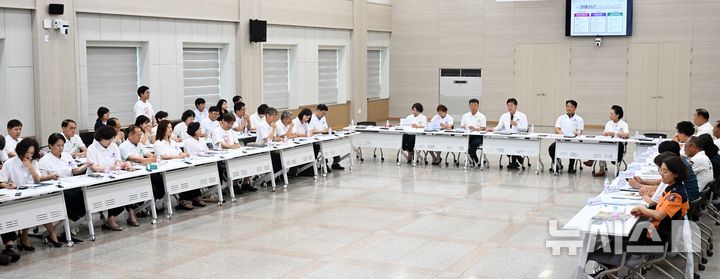 [안산=뉴시스] 안산시가 12일 대부포도축제의 성공적인 개최를 위한 최종보고회를 진행, 마지막 점검을 하고 있다.(사진=안산시 제공)2024.09.13.photo@newsis.com