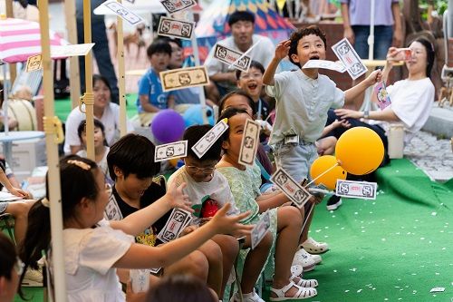 [서울=뉴시스] 지난 7일 서울 대학로 아르코예술극장 앞마당에서 열린 '예술로 소풍' 행사 모습(사진=한국문화예술위원회 제공) 2024.09.13. photo@newsis.com *재판매 및 DB 금지