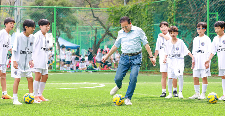 전북특별자치도교육청은 오는 21일부터 29일까지 ‘2024년 전북특별자치도교육감배 학교스포츠클럽 대회’를 개최한다고 13일 밝혔다.  *재판매 및 DB 금지