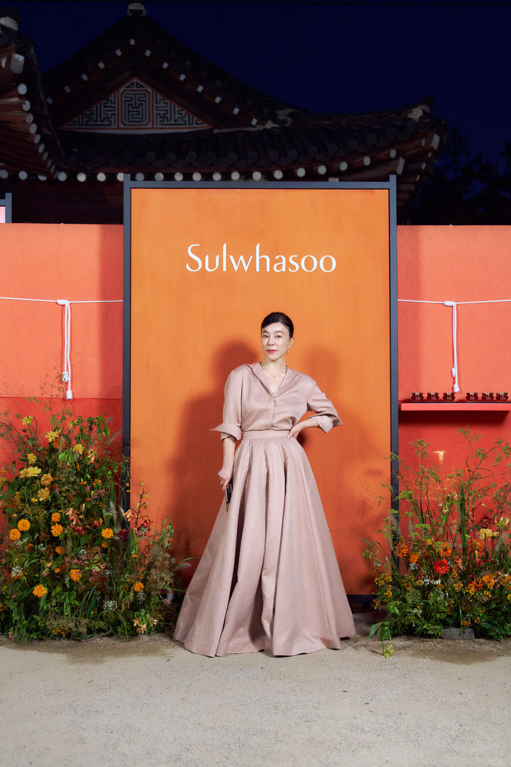 [서울=뉴시스] 배우 최화정이 아모레퍼시픽의 설화수 모델로 선정됐다. (사진=아모레퍼시픽 제공) *재판매 및 DB 금지