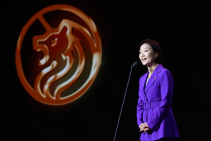 [서울=뉴시스] 김명년 기자 = 오영주 중소벤처기업부 장관이 지난해 9월 경기 광명 아이벡스스튜디오에서 열린 '2024 강한 소상공인 파이널 오디션 시상식(넥스트 라이콘 어워즈)'에서 축사를 하고 있다.(사진=중소벤처기업부 제공) 2025.01.23. photo@newsis.com *재판매 및 DB 금지