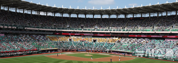 [2024년 스포츠 10대뉴스⑤]프로스포츠 야구·축구 관중 흥행몰이