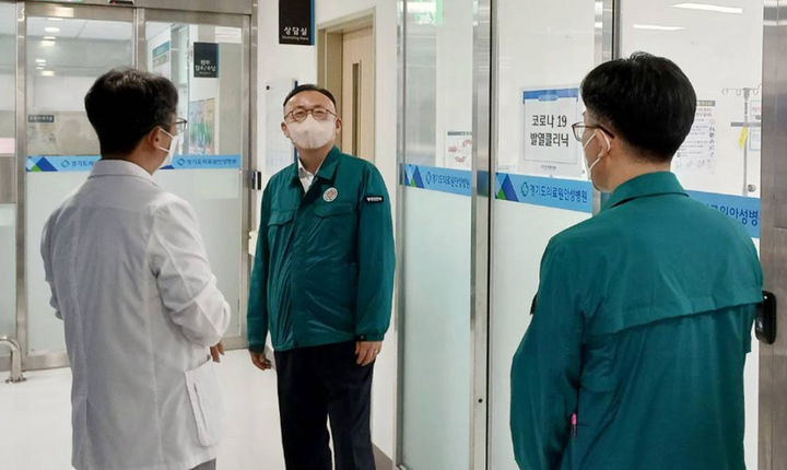 [서울=뉴시스] 홍효식 기자 = 이한경 행정안전부 재난안전관리본부장이 지난해 9월 15일 경기도의료원 안성병원을 방문해 지역 의료체계를 점검하고 있다. (사진=행정안전부 제공) 2024.09.15. photo@newsis.com *재판매 및 DB 금지