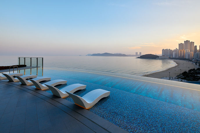 시그니엘 부산 인피니티 풀. (사진=롯데호텔앤리조트 제공) *재판매 및 DB 금지