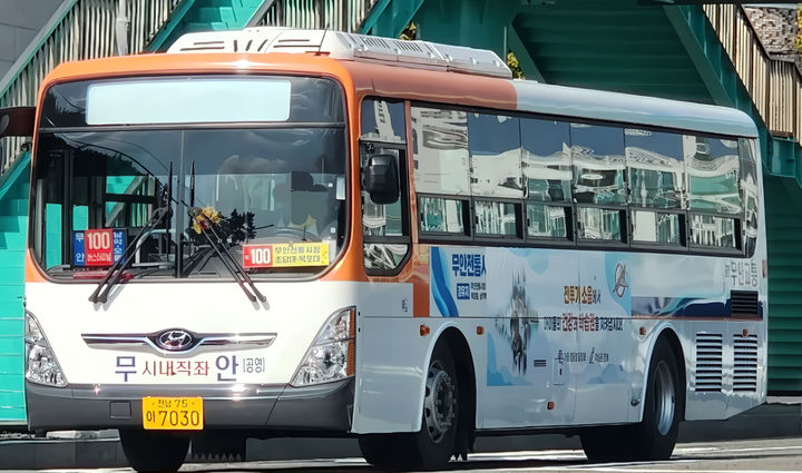 [무안=뉴시스]무안군 좌석버스. *재판매 및 DB 금지