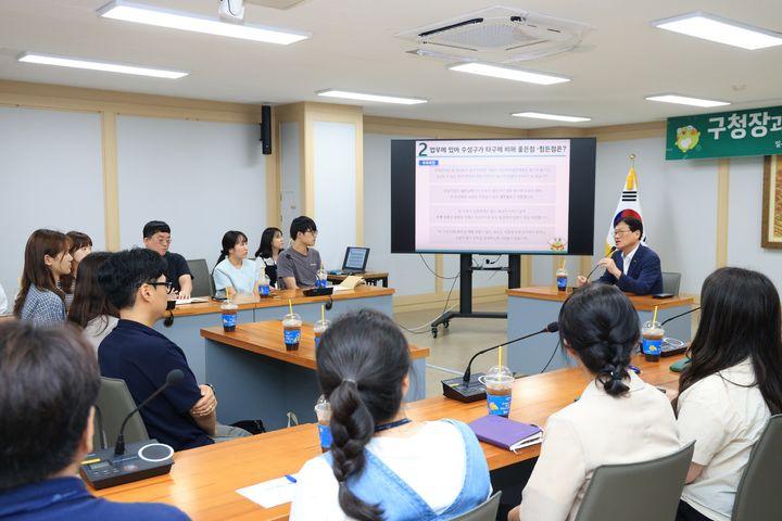 [대구=뉴시스] 대구시 수성구는 부패 취약 분야 업무 담당 직원을 대상으로 '구청장과 함께하는 청렴 토크쇼'를 개최했다. (사진 = 대구시 수성구 제공) 2024.09.19. photo@newsis.com *재판매 및 DB 금지