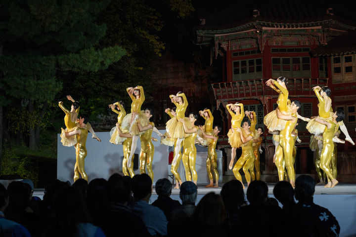 [서울=뉴시스] 경복궁 궁중문화축전 발레 수제천 (사진=국가유산청 제공) 2024.09.20. photo@newsis.com *재판매 및 DB 금지