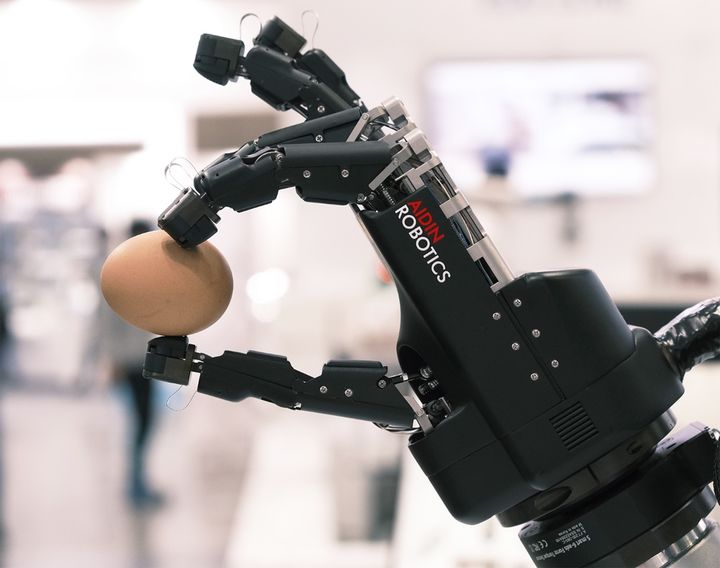 [서울=뉴시스] 에이딘로보틱스의 초소형 6축 힘토크 센서가 장착된 '인간형 로봇핸드' 모션 예시. 2024.09.23. (사진=에이딘로보틱스 제공) *재판매 및 DB 금지