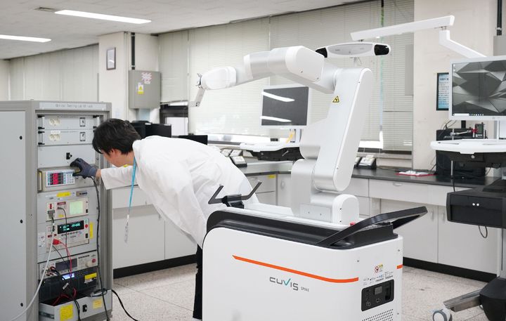 [진주=뉴시스] 한국산업기술시험원(KTL) '의료기기 관련 시험평가'. (사진=한국산업기술시험원 제공) 2024.09.23. photo@newsis.com *재판매 및 DB 금지