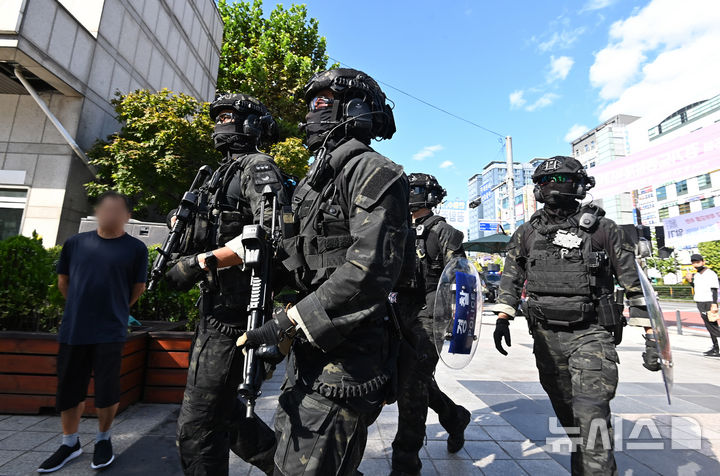 장갑차 동원됐던 '야탑역 살인 예고' 20대, 1심서 징역 1년