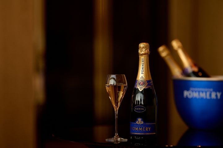 시그니엘×뽀므리 샴페인. (사진=롯데호텔앤리조트 제공) *재판매 및 DB 금지