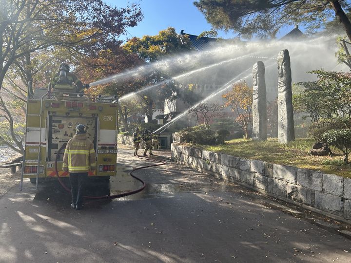 [서울=뉴시스]  2023년 11월 양산 통도사 국가유산 재난대응 안전한국훈련 현장 (사진=국가유산청 제공) 2024.09.24. photo@newsis.com  *재판매 및 DB 금지