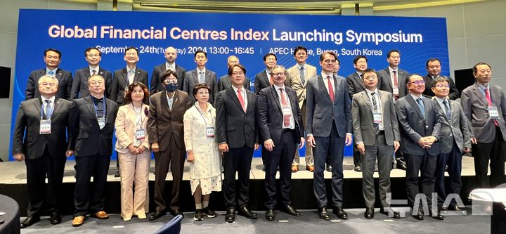 [부산=뉴시스] 원동화 기자 = 영국 글로벌 컨설팅그룹 지옌(Z/Yen)사는 24일 해운대구 APEC누리마루 하우스에서 세계 121개 도시를 분석한 국제금융센터지수(GFCI) 36차 보고서 발표했다. 2024.09.24. dhwon@newsis.com