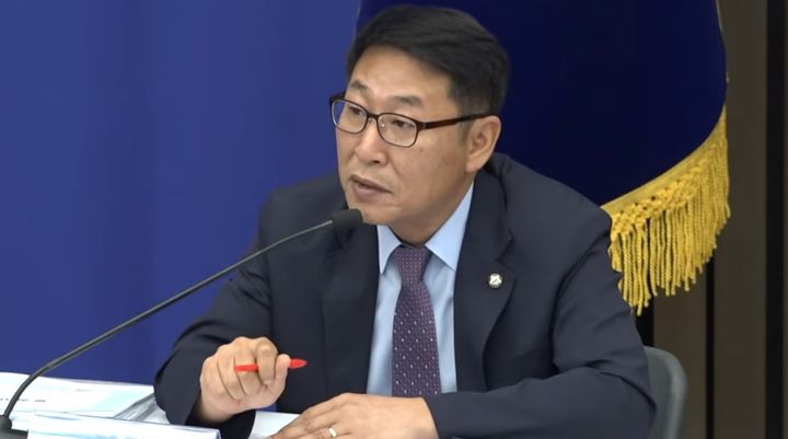 김영환 더불어민주당 의원이 24일 국회 본관에서 열린 민주당 금융투자소득세 관련 정책 토론회에서 발언을 하고 있다. (사진=더불어민주당 공식 유튜브 채널 델리민주 화면 캡처) *재판매 및 DB 금지