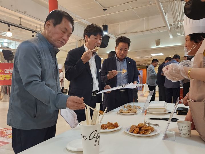 '원주만두축제' 부스 선정 위한 만두 품평회. *재판매 및 DB 금지