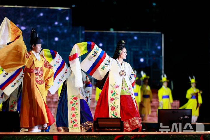 [서울=뉴시스]서울 송파구가 27~29일 올림픽공원 평화의 광장에서 고품격 문화예술축제 '제24회 한성백제문화제'를 개최한다. (사진=송파구 제공). 2024.09.25. photo@newsis.com  