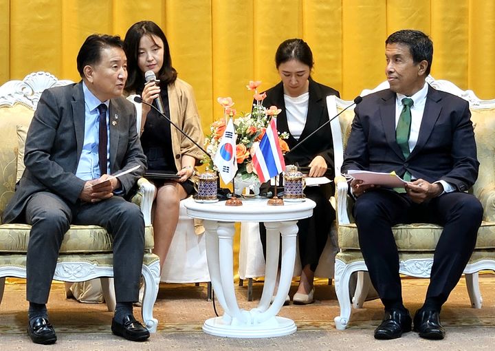 환담하는 김영환 충북지사와 찻찻 싯티판 방콕시장 *재판매 및 DB 금지