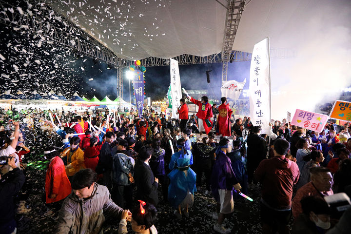 [안동=뉴시스] 안동국제탈춤페스티벌. (사진=경북도 제공) 2024.09.25 *재판매 및 DB 금지