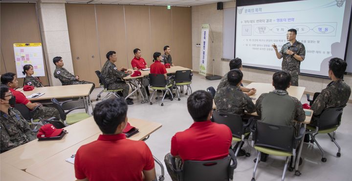 [진주=뉴시스]공군교육사령부는 25일 교수학습혁신센터 주관으로 양성교육과정 훈육발전 워크숍을 진행했다. *재판매 및 DB 금지