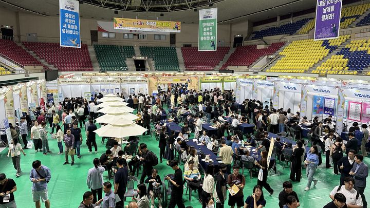 [구미=뉴시스] 춘하추동 취업한마당 행사장. (사진=구미시 제공) 2025.07.14. photo@newsis.com  *재판매 및 DB 금지