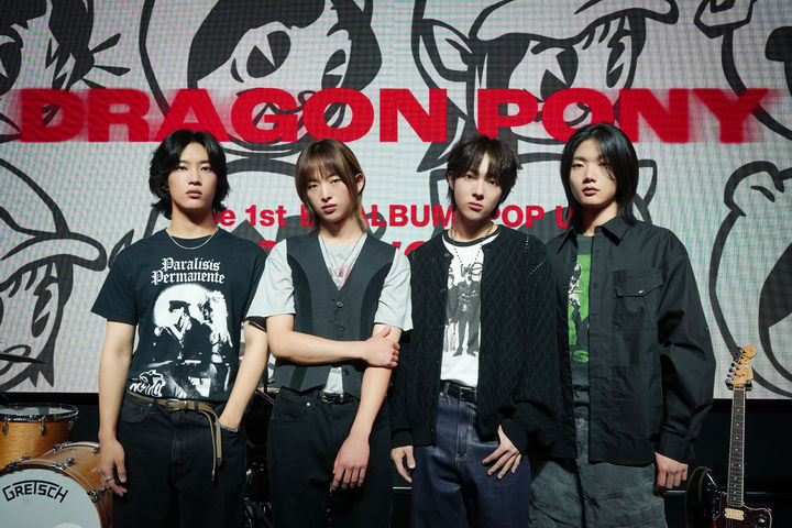 [서울=뉴시스] 안테나 첫 보이밴드 '드래곤포니(Dragon Pony)'는 26일 오후 서울 서대문구 창천동 예스24 원더로크홀에서 첫 번째 앨범 '팝업(POP UP)' 발매 기념 미디어 쇼케이스를 개최했다. (사진=안테나 제공) 2024.09.26 photo@newsis.com *재판매 및 DB 금지