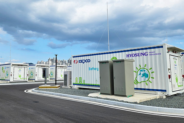 [서울=뉴시스]경남 밀양 부북변전소에 설치된 효성중공업의 국내최대 용량 ESS 설비.(사진=효성중공업) 2024.09.26 photo@newsis.com *재판매 및 DB 금지