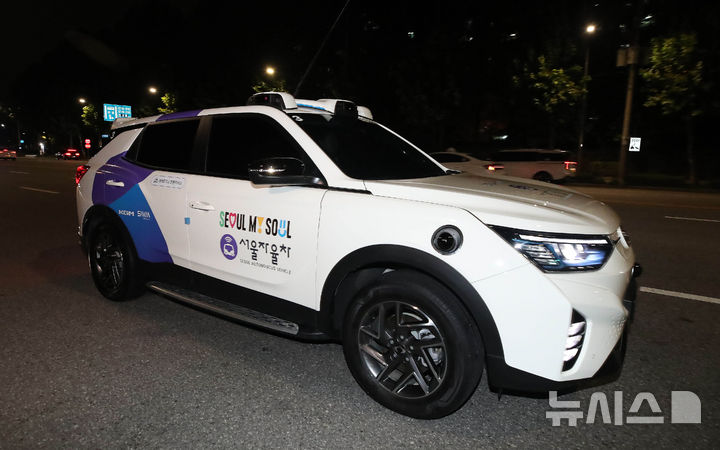 [서울=뉴시스] 김진아 기자 = 서울 강남구 일대에서 국내 첫 심야 자율주행택시가 시범운행되고 있다. (공동취재) 2024.09.26. photo@newsis.com