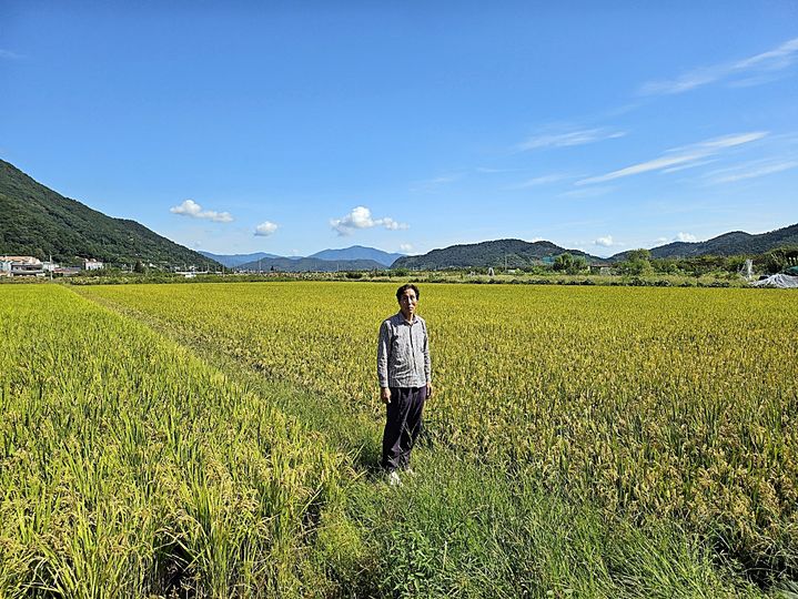 [창원=뉴시스]창원 북면에서 농업에 종사하고 있는 박용장 씨.2024.09.26.(사진=독자 제공) photo@newsis.com *재판매 및 DB 금지