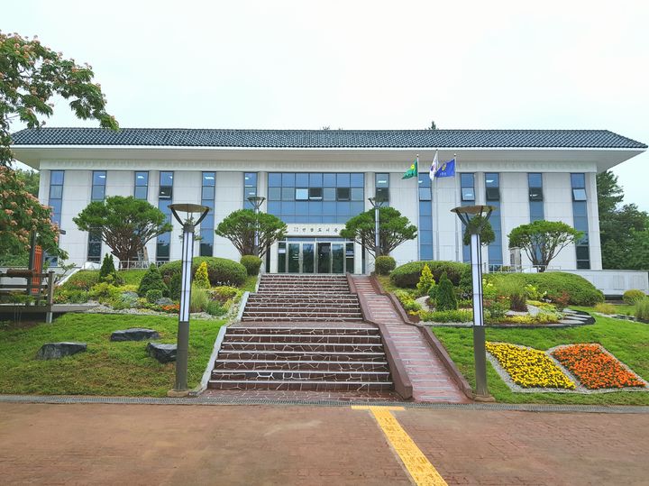 [진주=뉴시스] 진주시립연암도서관 전경.(사진=뉴시스 DB).photo@newsis.com *재판매 및 DB 금지