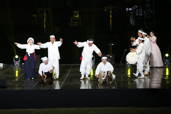 [밀양=뉴시스] 안지율 기자 = 밀양아리랑 공연. (사진=밀양시 제공) 2024.09.28. photo@newsis.com  *재판매 및 DB 금지