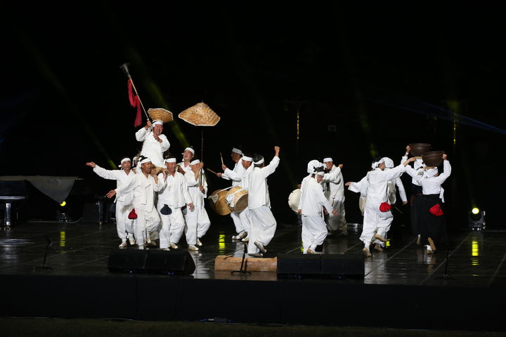 [밀양=뉴시스] 안지율 기자 = 밀양아리랑 공연. (사진=밀양시 제공) 2024.09.28. photo@newsis.com  *재판매 및 DB 금지