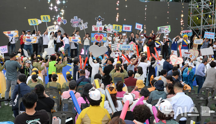 [울산=뉴시스] 2024 울산고래축제에서 열린 '우리동네 명물내기 한마당' (사진=뉴시스DB) photo@newsis.com