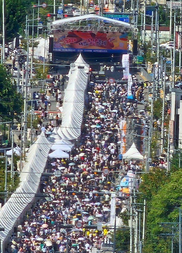 [서울=뉴시스] 29일 다수의 온라인 커뮤니티에는 2024 대전 빵 축제 현장 모습이 담긴 사진들이 올라와 확산하고 있다.  (사진= 엑스 캡처) *재판매 및 DB 금지