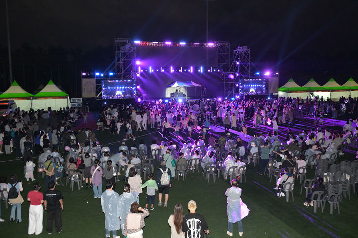 [울산=뉴시스] 2024 울산고래축제에서 펼쳐진 장생포 디제잉 파티. (사진=울산 남구 제공) photo@newsis.com *재판매 및 DB 금지