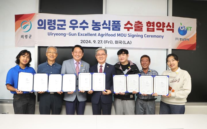 [의령=뉴시스]오태완 군수, 의령군 최초 해외 농특산물 상설판매장 개설.2024.09.29.(사진=의령군 제공) photo@newsis.com *재판매 및 DB 금지