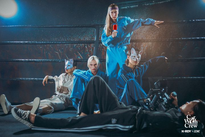 [서울=뉴시스] 뷰티테크 기업 에이피알의 스트리트 패션 브랜드 널디가 '크레이지카워시크루(CCWC)'와의 컬래버레이션 제품을 공개했다고 30일 밝혔다. (사진=에이피알 제공) *재판매 및 DB 금지